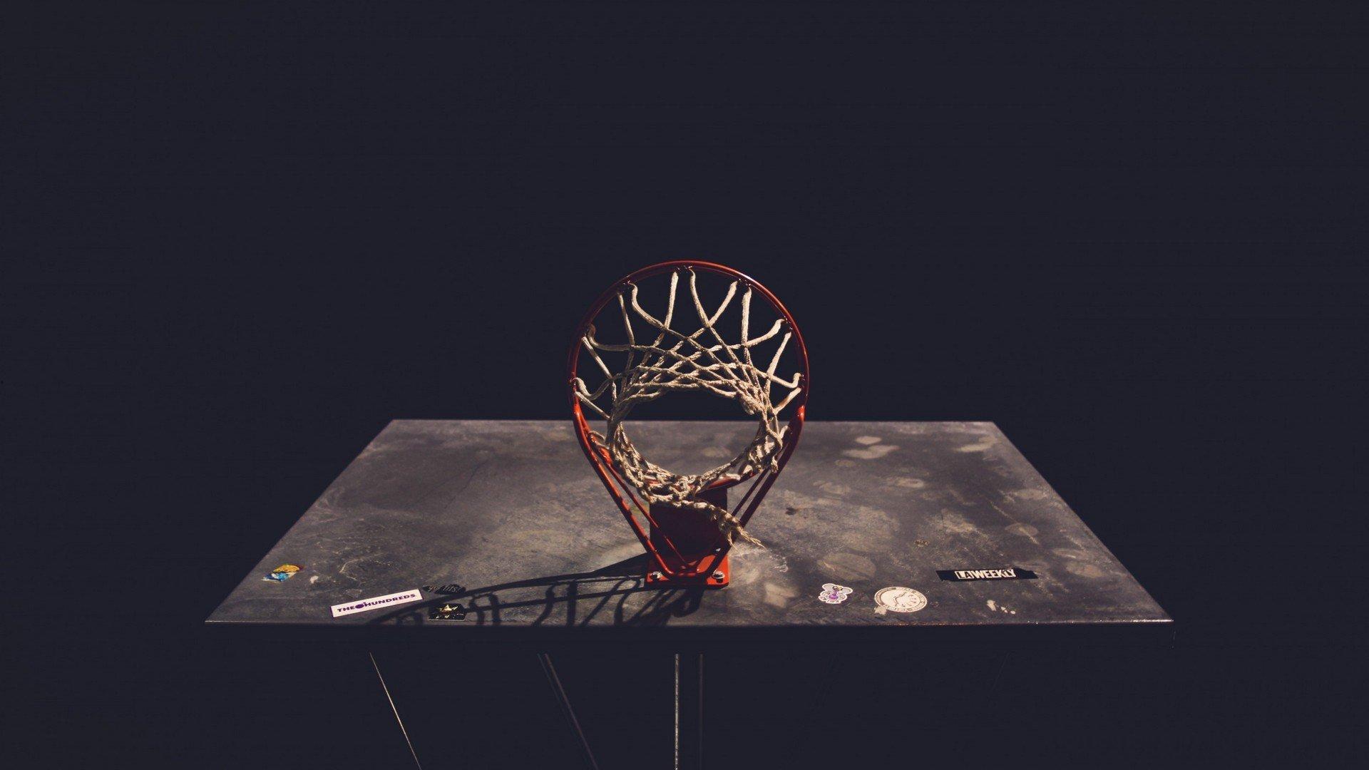 奎纳尔多传中策动关键进球，奥纳纳快拍玩梗引爆更衣室狂欢！曼联逆转夜暗藏喜剧彩蛋