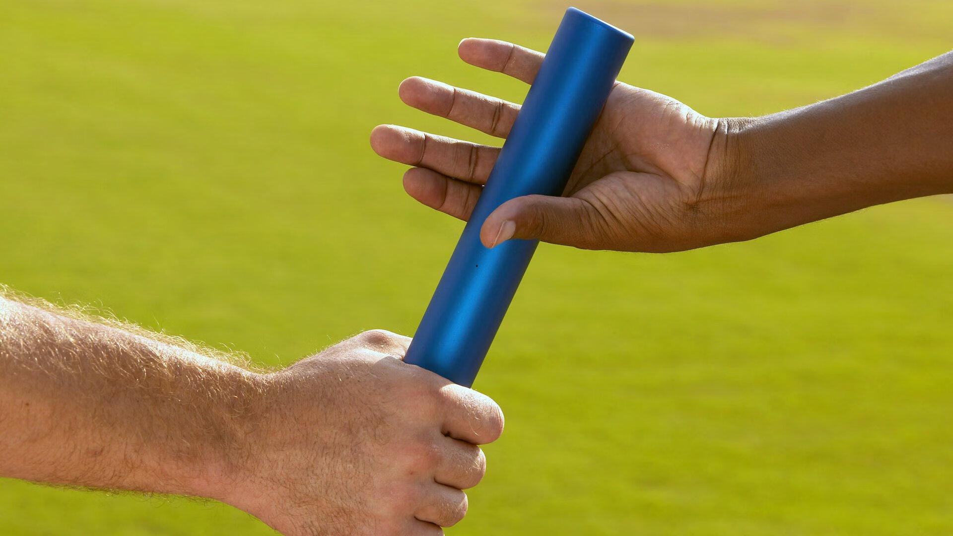 太无助了!C罗眼看球队被追平,中圈开球比划三根手指道晚安