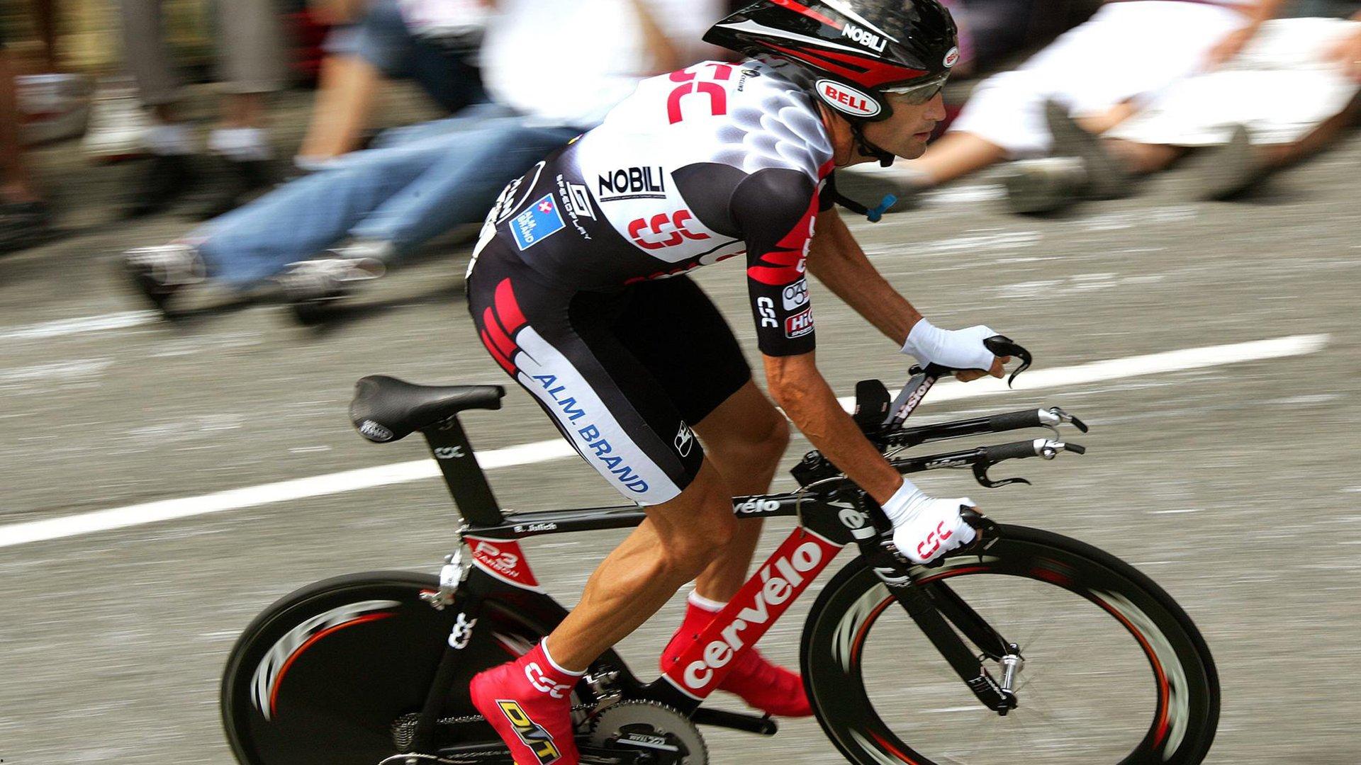 利拉德训练营海报引猜测，雄鹿标志消失是偶然还是另有深意？