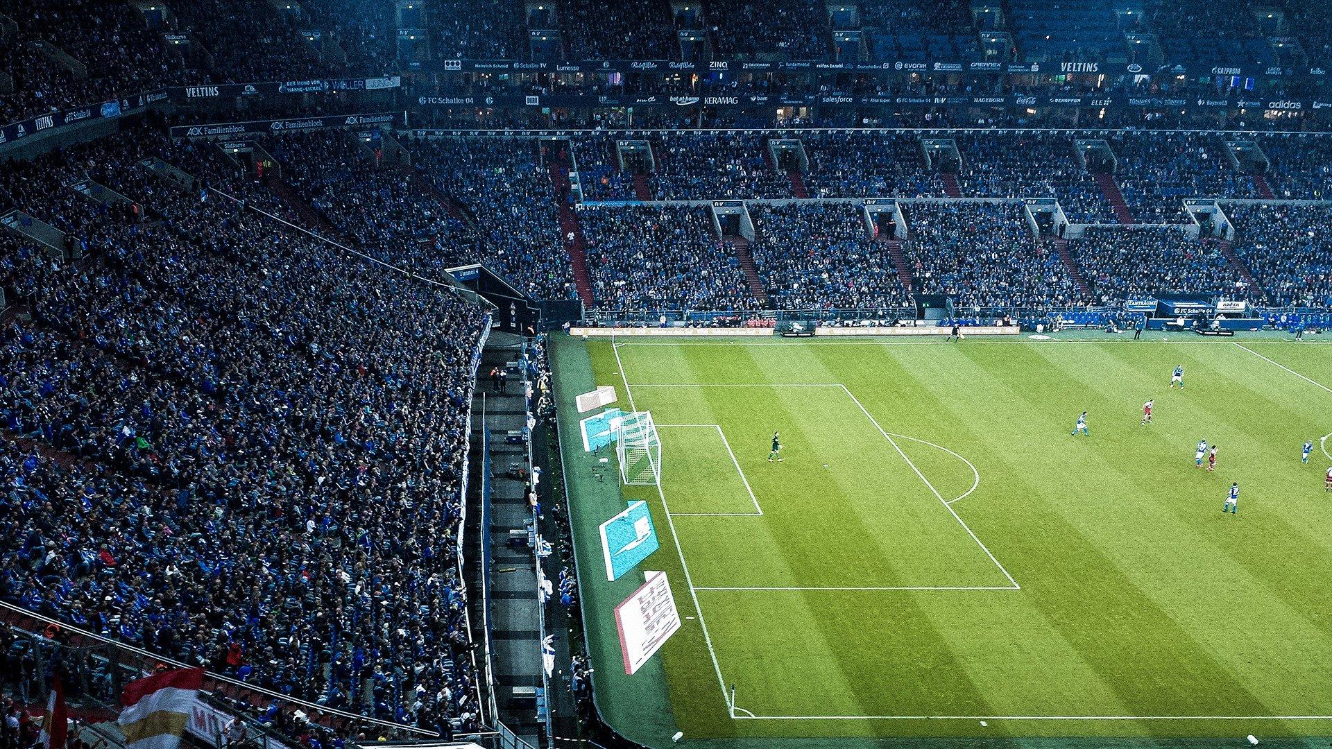 争议手臂折射打破僵局！约翰逊补射破门点燃北伦敦德比，热刺半场一球领先