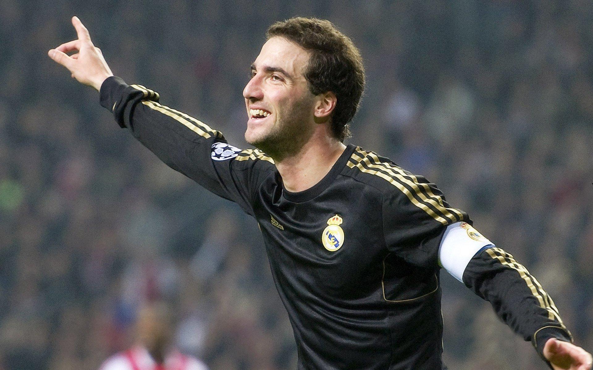 篮下新主宰！张子宇14分半钟狂揽18+10展现惊人效率