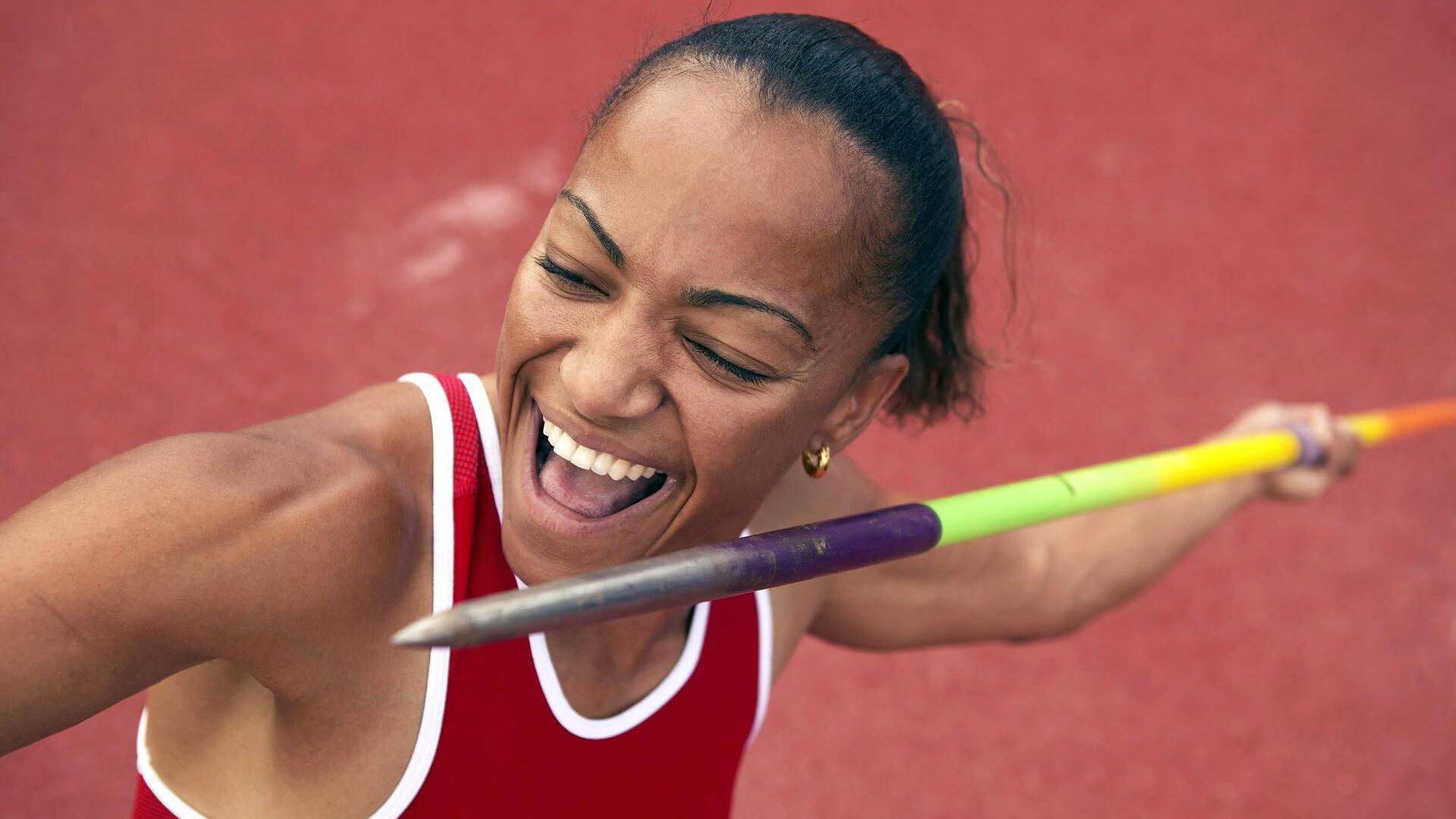 哈利伯顿轮椅亮相引爆印城 球迷高呼与你们同在❣温暖全场